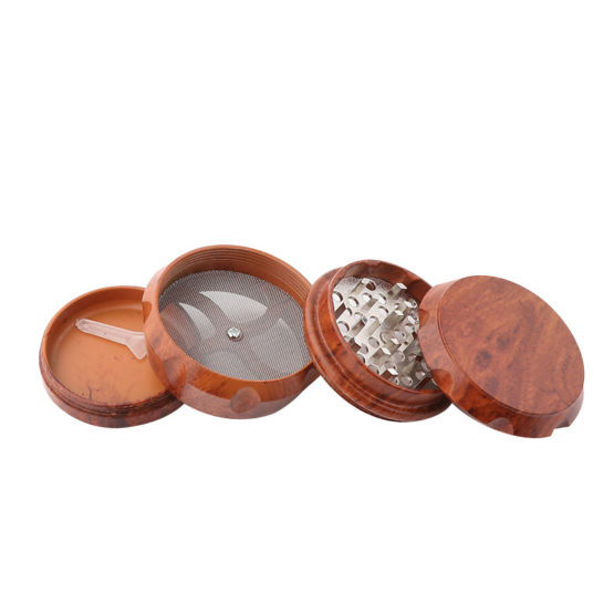 Metall-Grinder mit Holzverkleidung